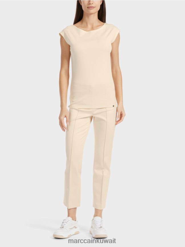 Marc Cain تي شيرت يعانق الجسم LVN0D61338 ملابس كريم غامق
