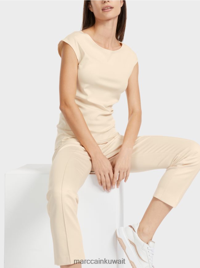 Marc Cain تي شيرت يعانق الجسم LVN0D61338 ملابس كريم غامق