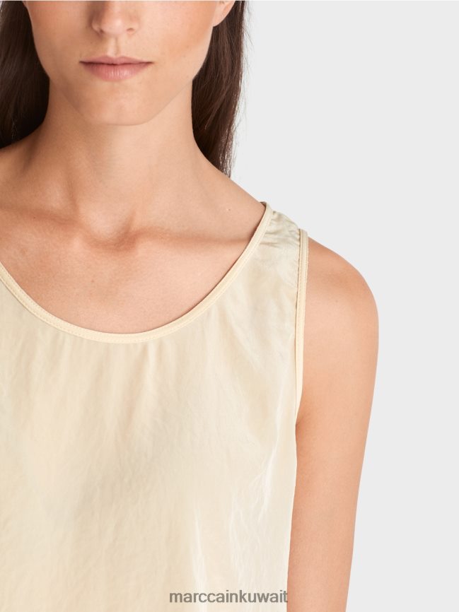 Marc Cain قمة خفيفة الوزن بلا أكمام LVN0D61353 ملابس كريم غامق