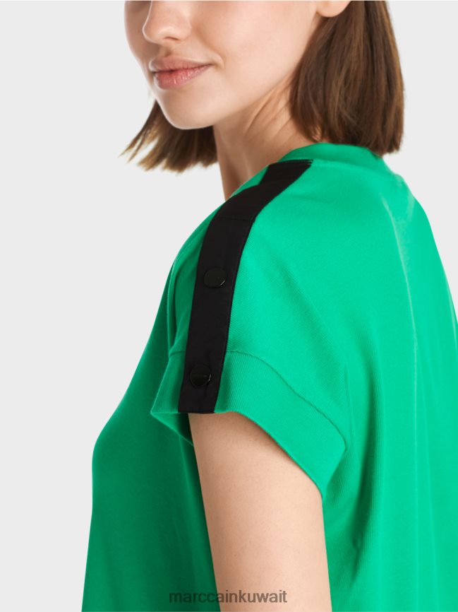 Marc Cain تي شيرت بفتحة زر على الكتف LVN0D61358 ملابس ورقة ريحان مشرقة
