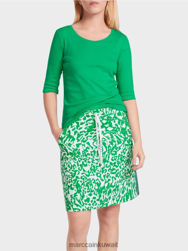 Marc Cain تي شيرت مع ديكوليت أنثوي LVN0D61364 ملابس ورقة ريحان مشرقة