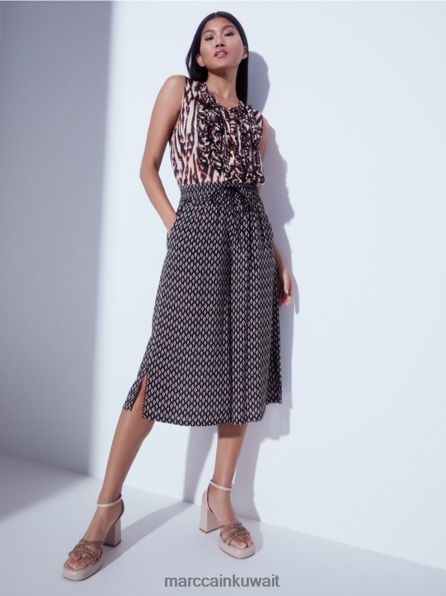 Marc Cain قمة بلا أكمام مع الرتوش LVN0D61368 ملابس أحمر عميق