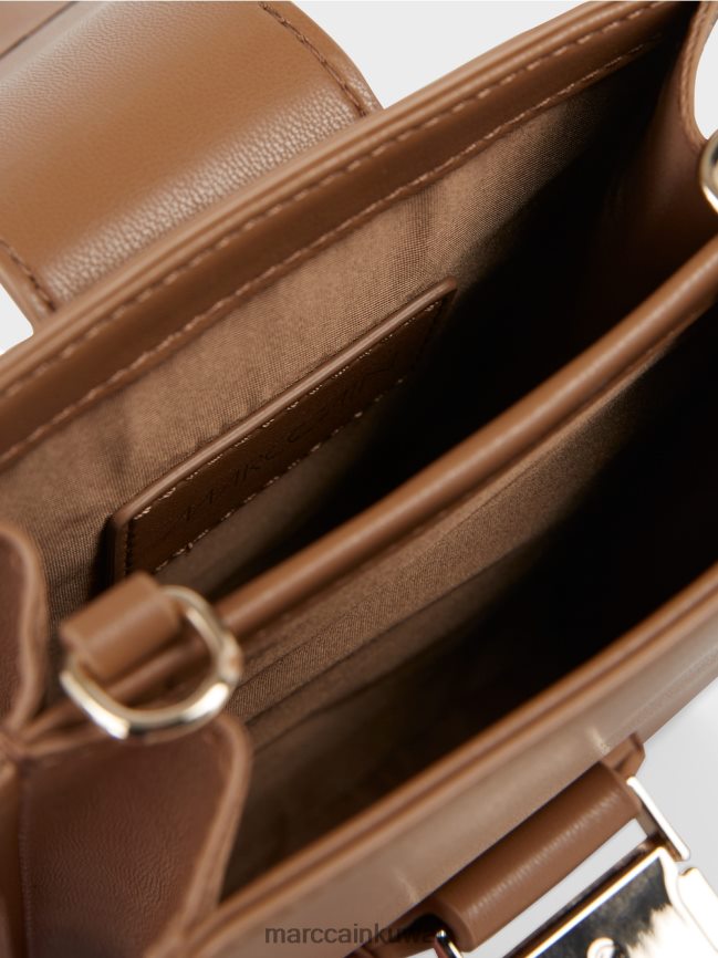 Marc Cain حقيبة كروس على شكل طولي LVN0D61499 ملحق الحلوى الساطعة