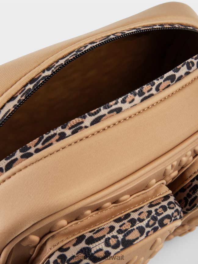 Marc Cain حقيبة كتف بتصميم منقوش LVN0D61502 ملحق قهوة ناعمة