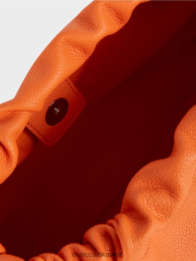 Marc Cain حقيبة كتف بمقبض مزخرف LVN0D61513 ملحق المرجان المشرق