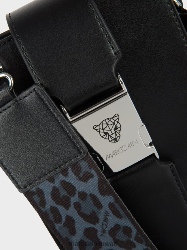 Marc Cain حقيبة كروس على شكل طولي LVN0D61521 ملحق أسود