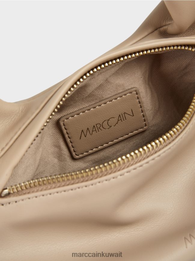 Marc Cain حقيبة صغيرة بسلسلة معدنية مزخرفة LVN0D61527 ملحق الرمال العميقة