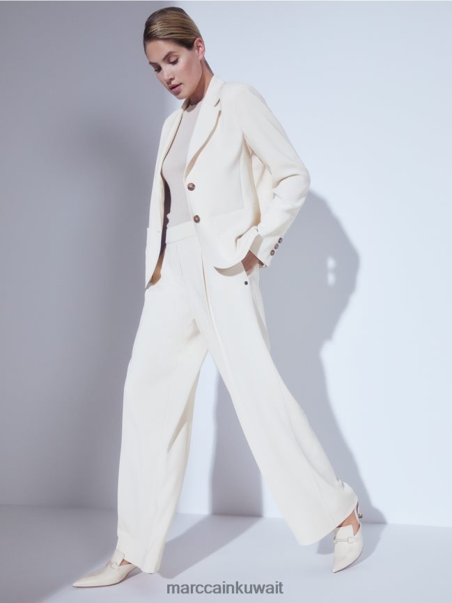 Marc Cain سترة مع طية صدر السترة واسعة LVN0D6203 ملابس كريمة