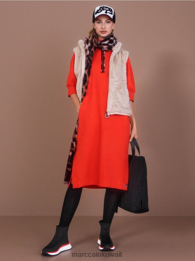 Marc Cain سترة فرو ممتعة منفوشة LVN0D6236 ملابس حليب اللوز