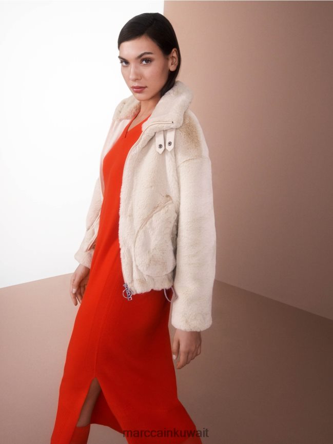 Marc Cain سترة مصنوعة من الفراء المرح LVN0D6316 ملابس حليب اللوز