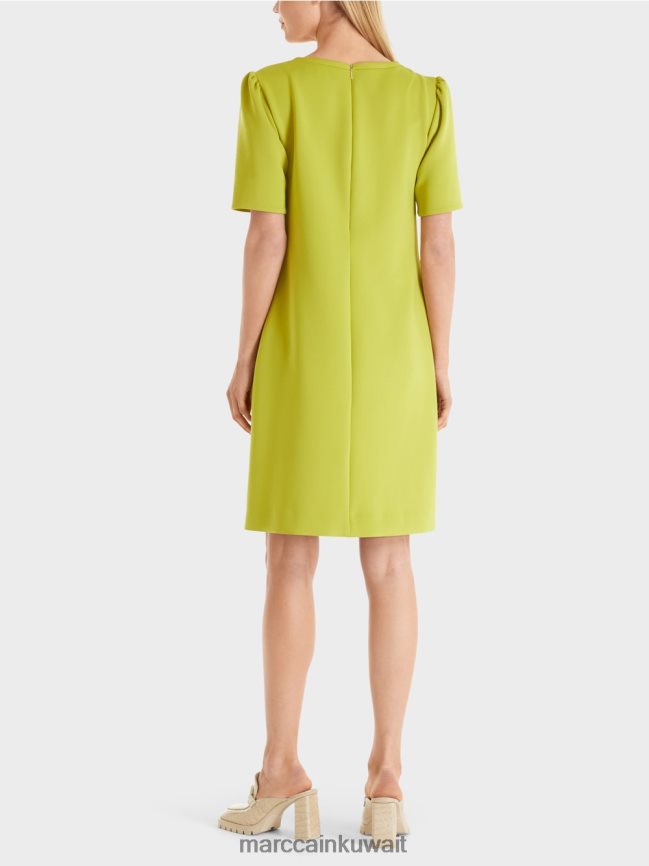 Marc Cain فستان مع كتف بارز LVN0D640 ملابس زيتون أخضر ساطع