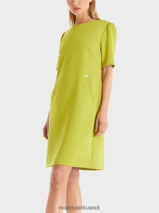 Marc Cain فستان مع كتف بارز LVN0D640 ملابس زيتون أخضر ساطع