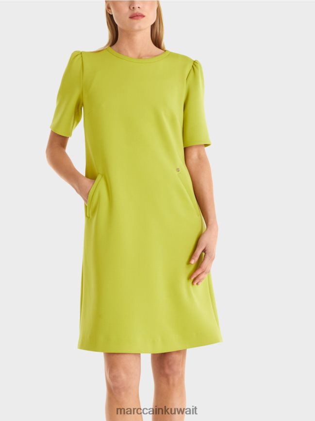 Marc Cain فستان مع كتف بارز LVN0D640 ملابس زيتون أخضر ساطع