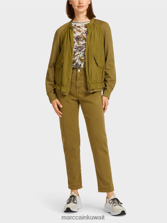 Marc Cain بلوزة ناعمة من القماش المضلع الناعم LVN0D6413 ملابس زيتون أصفر