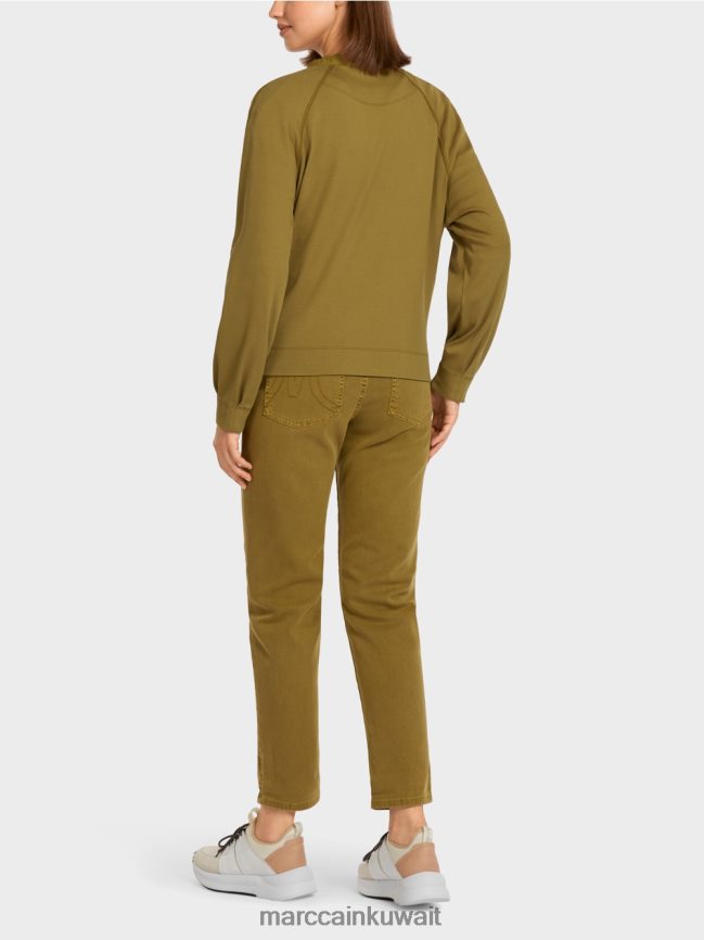 Marc Cain بلوزة ناعمة من القماش المضلع الناعم LVN0D6413 ملابس زيتون أصفر