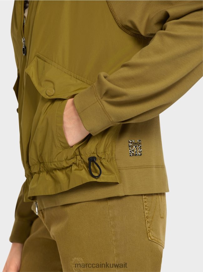 Marc Cain بلوزة ناعمة من القماش المضلع الناعم LVN0D6413 ملابس زيتون أصفر