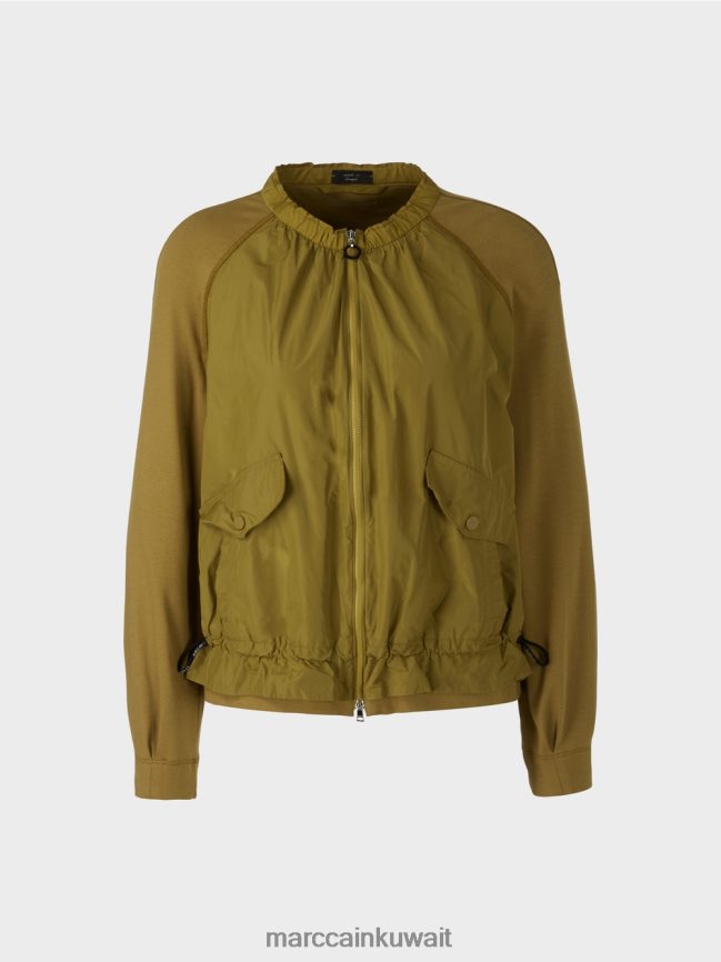 Marc Cain بلوزة ناعمة من القماش المضلع الناعم LVN0D6413 ملابس زيتون أصفر