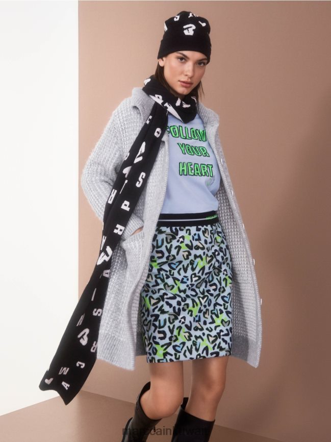 Marc Cain تنورة قصيرة ضيقة مع طباعة الكتابة على الجدران LVN0D6470 ملابس مسحوق ناعم أزرق