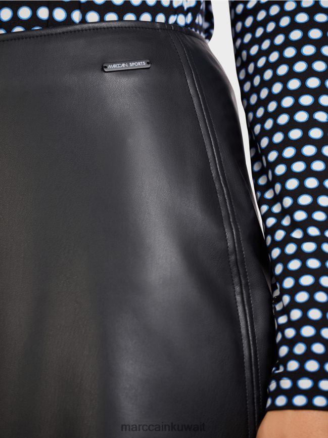 Marc Cain تنورة قصيرة واسعة من الجلد الصناعي LVN0D6506 ملابس أسود