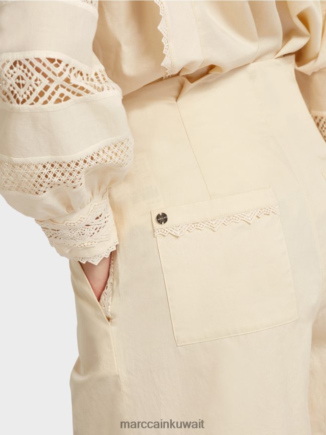 Marc Cain شورت بحاشية من الدانتيل LVN0D6615 ملابس كريمة
