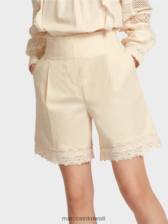 Marc Cain شورت بحاشية من الدانتيل LVN0D6615 ملابس كريمة