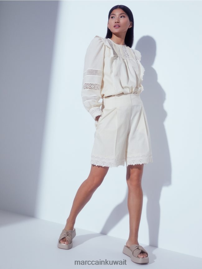 Marc Cain شورت بحاشية من الدانتيل LVN0D6615 ملابس كريمة