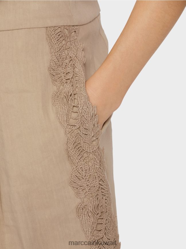 Marc Cain شورت مع جديلة دانتيل LVN0D6636 ملابس الرمال العميقة