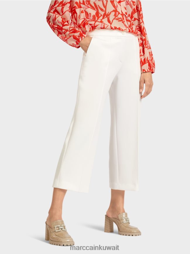 Marc Cain بنطلون مع تجعد مضغوط بخياطة علوية LVN0D6699 ملابس أبيض مصفر