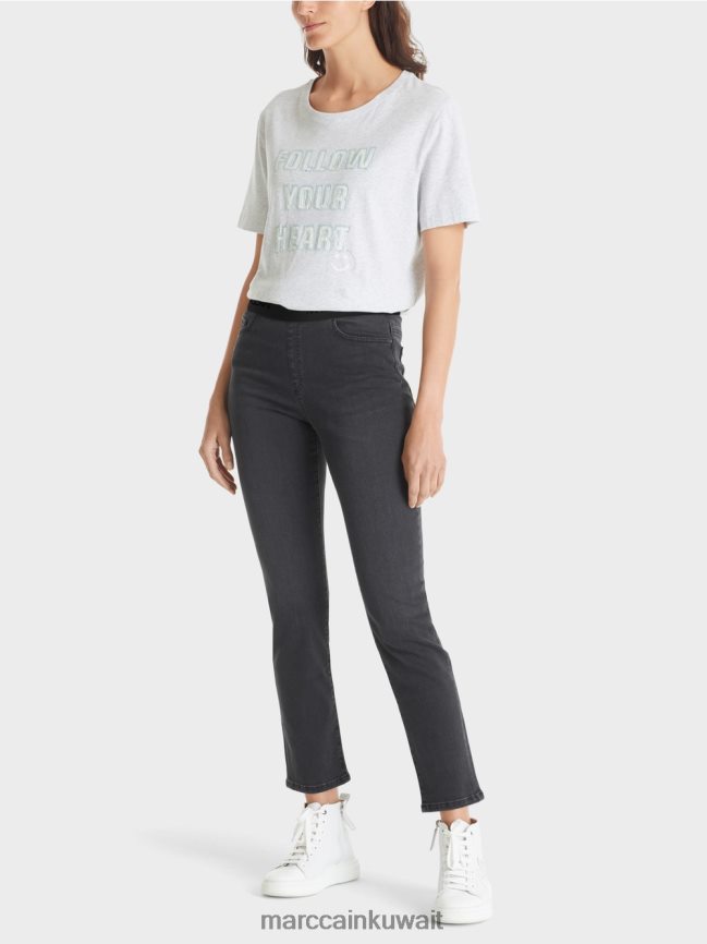 Marc Cain جينز سيينا "نعيد التفكير معًا". LVN0D6766 ملابس الجمرة الخبيثة