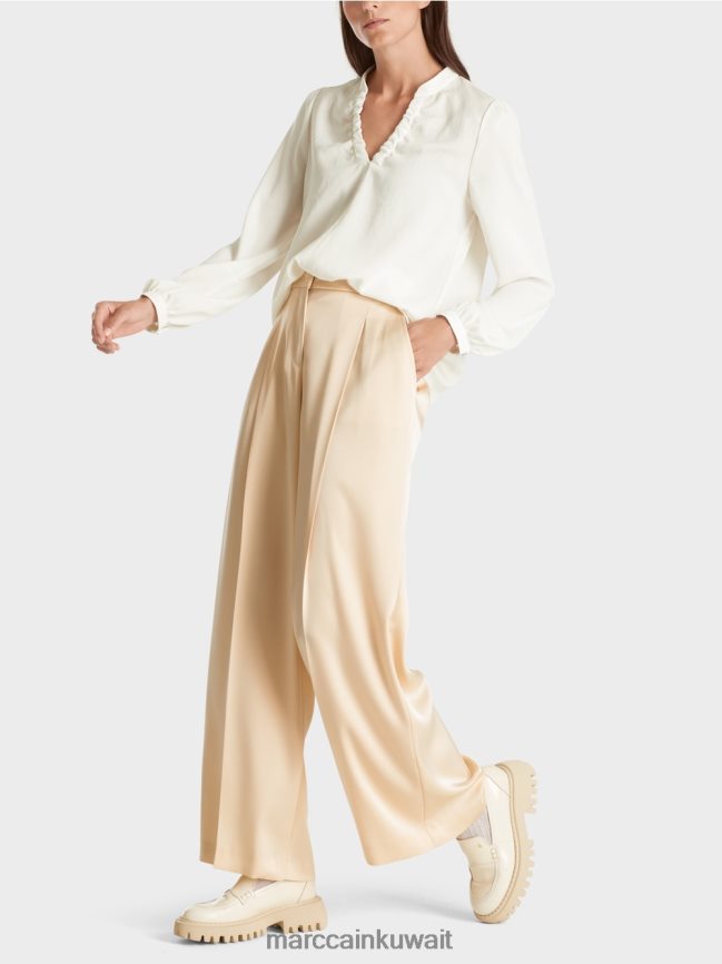 Marc Cain بلوزة بتفاصيل أنثوية LVN0D6862 ملابس أبيض مصفر