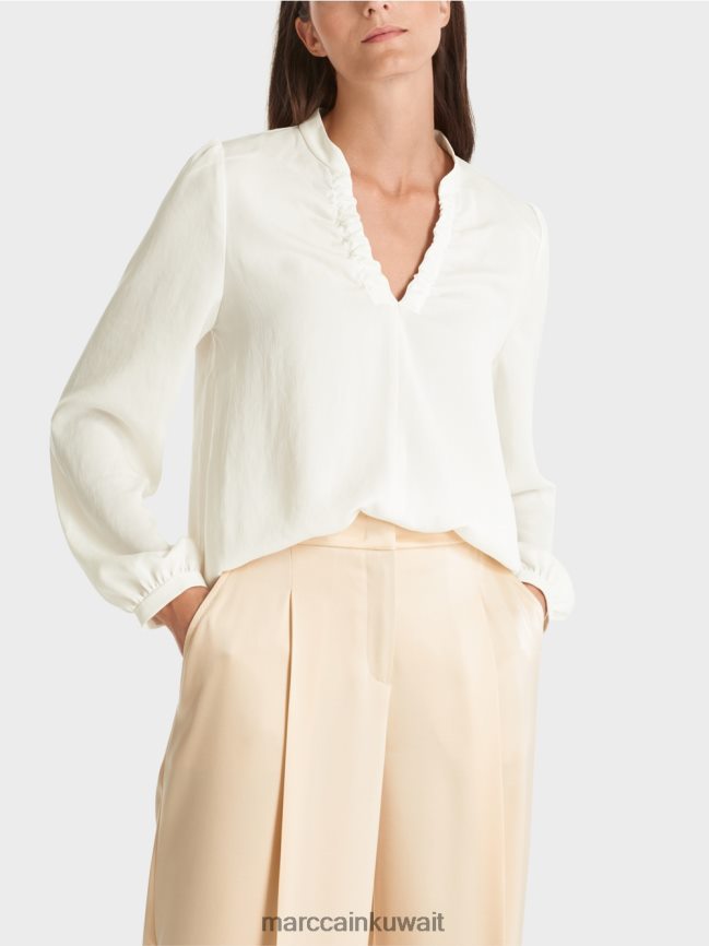 Marc Cain بلوزة بتفاصيل أنثوية LVN0D6862 ملابس أبيض مصفر