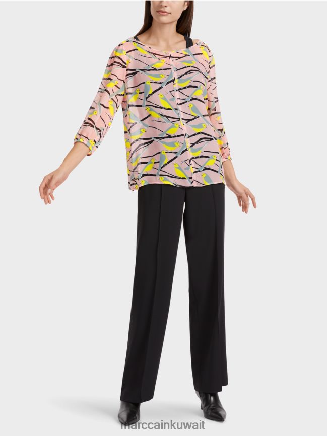 Marc Cain بلوزة خفيفة بتصميم طائر LVN0D6883 ملابس مسحوق وردي ناعم