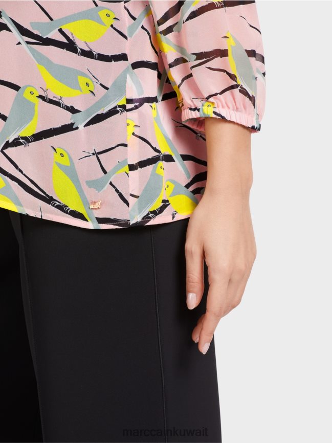 Marc Cain بلوزة خفيفة بتصميم طائر LVN0D6883 ملابس مسحوق وردي ناعم