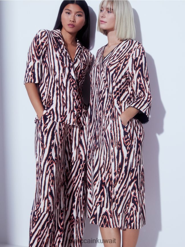 Marc Cain بلوزة بطباعة فرو حيواني LVN0D6919 ملابس أحمر عميق