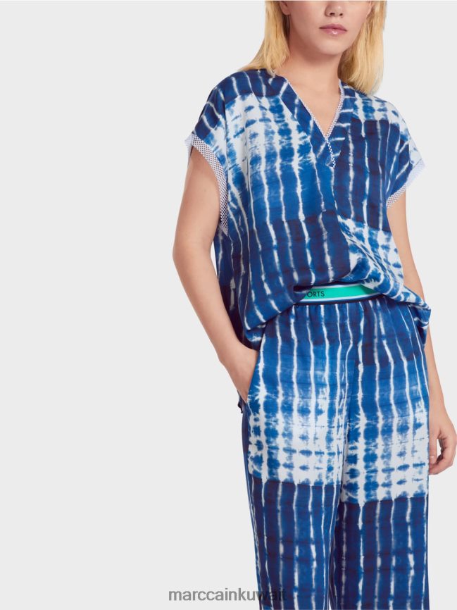 Marc Cain بلوزة الباتيك بتصميم مخطط LVN0D6921 ملابس منتصف الليل الأزرق