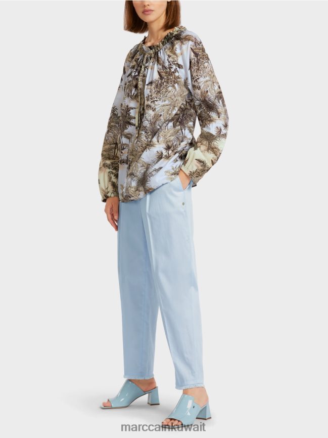 Marc Cain بلوزة ريجلان مع زخارف النخيل LVN0D6963 ملابس مسحوق أزرق فاتح