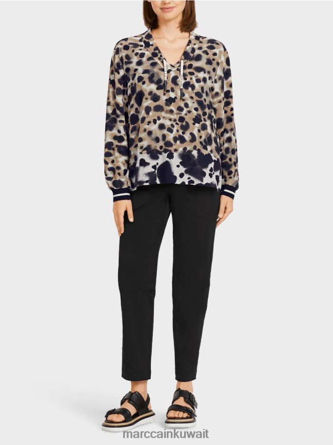 Marc Cain بلوزة بنمط بلوزة "إعادة التفكير معًا". LVN0D6984 ملابس قهوة خفيفة