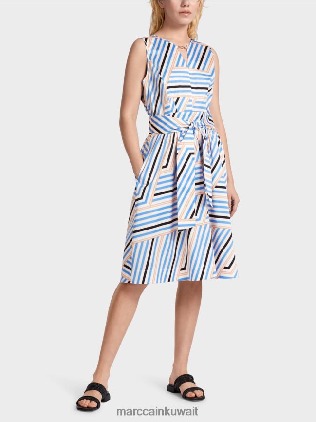 Marc Cain فستان مخطط مرح مع شعار MC LVN0D651 ملابس أزور