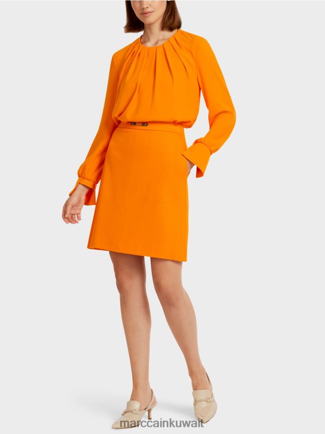 Marc Cain تنورة بقصة ضيقة مع سلسلة MC مزخرفة LVN0D6512 ملابس برتقالي واضح