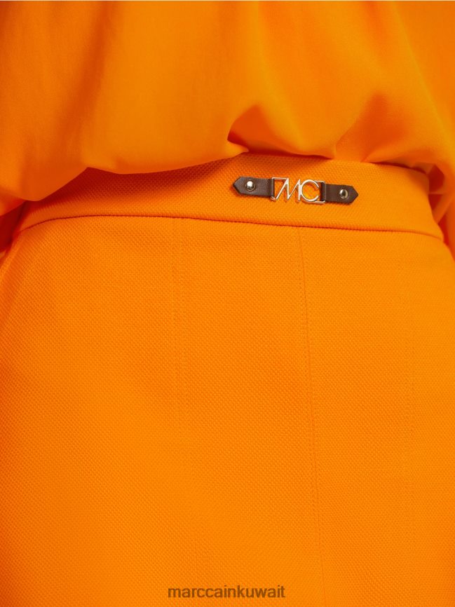 Marc Cain تنورة بقصة ضيقة مع سلسلة MC مزخرفة LVN0D6512 ملابس برتقالي واضح