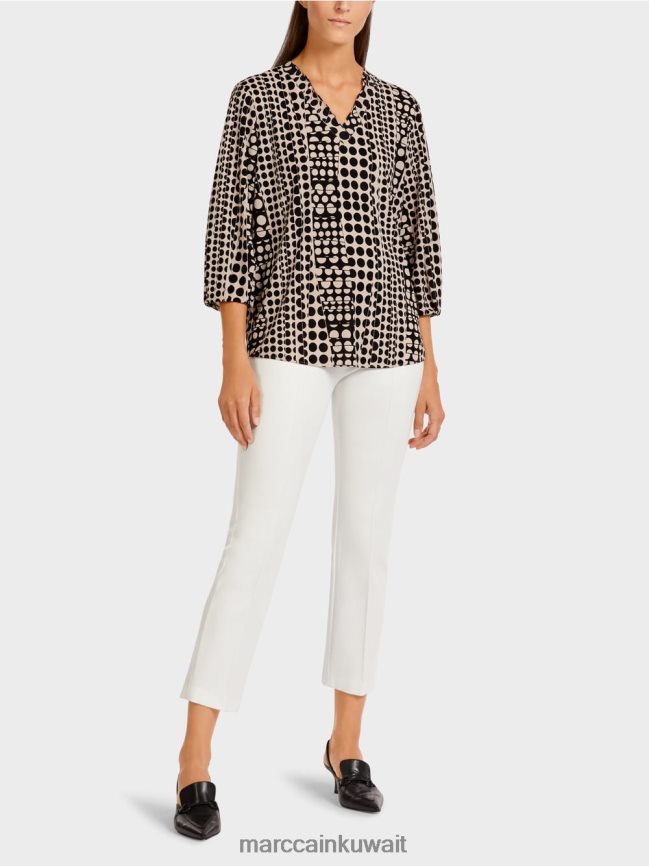 Marc Cain بلوزة على شكل بلوزة مع ياقة على شكل حرف V LVN0D61013 ملابس أسود