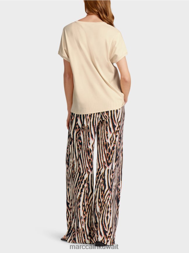 Marc Cain تي شيرت عادي بياقة على شكل حرف V LVN0D61374 ملابس كريمة