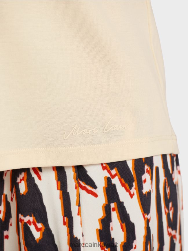 Marc Cain تي شيرت عادي بياقة على شكل حرف V LVN0D61374 ملابس كريمة