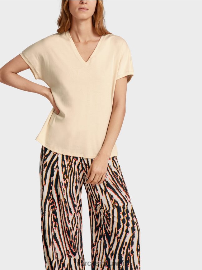 Marc Cain تي شيرت عادي بياقة على شكل حرف V LVN0D61374 ملابس كريمة