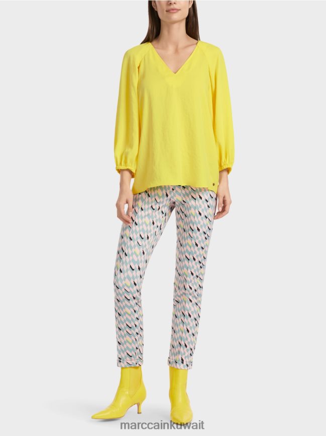 Marc Cain بلوزة بياقة على شكل حرف V "إعادة التفكير معًا LVN0D6880 ملابس ليمون ناعم