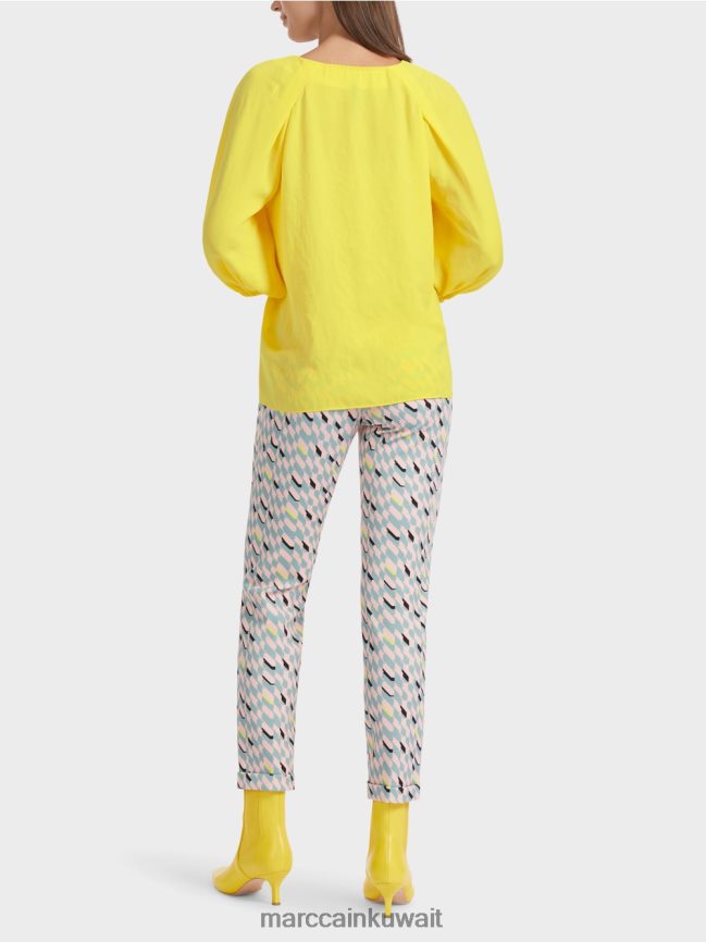 Marc Cain بلوزة بياقة على شكل حرف V 