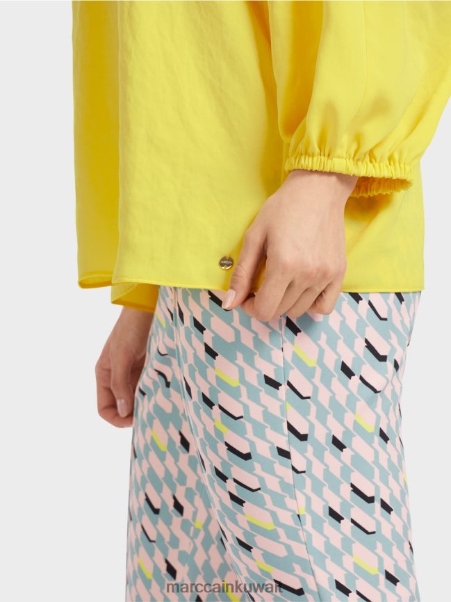 Marc Cain بلوزة بياقة على شكل حرف V 