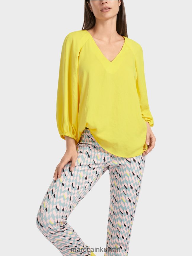 Marc Cain بلوزة بياقة على شكل حرف V 