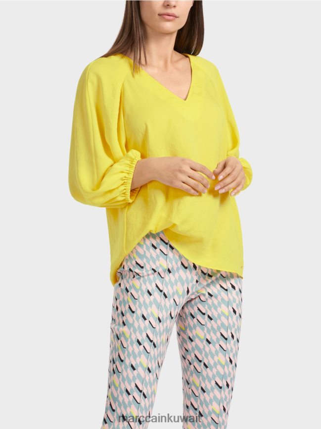 Marc Cain بلوزة بياقة على شكل حرف V 