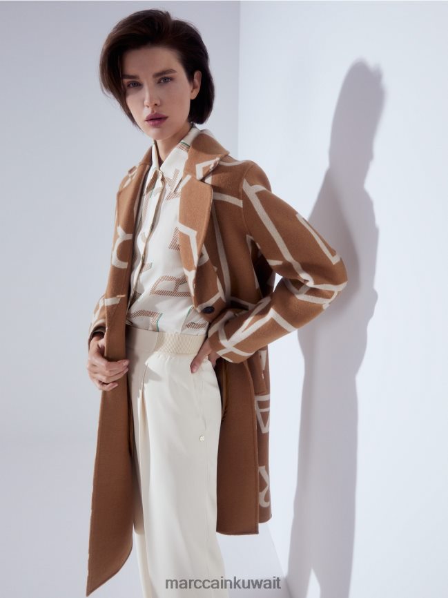 Marc Cain بلوزة بتصميم حروف mc LVN0D6999 ملابس كريمة